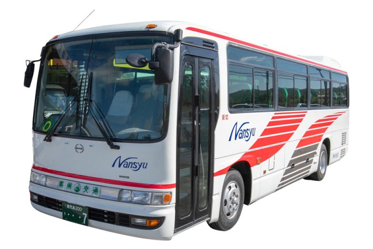 中型バス：15名ぐらい25名ご乗車できます。